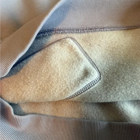 Carhartt women's Lavender Sweatshirt - Picture 9 of 9